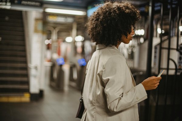 Comment organiser des vacances en Provence avec des ateliers de cuisine provençale et des visites de vignobles?