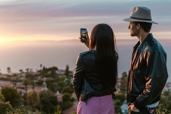 Où apprendre la technique de l'aquarelle dans les montagnes de l'Ardèche, France : ateliers et artistes recommandés ?